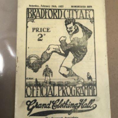 1921 - 1922 Bradford City v Manchester City Football Programme: Very good condition league match with no team changes.