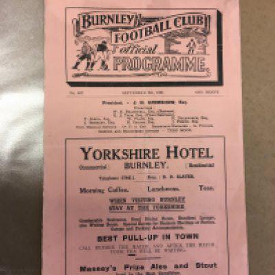 31/32 Burnley v Stoke City Football Programme: Very good condition league match with no team changes. 4 page card has tiny tear on fold.