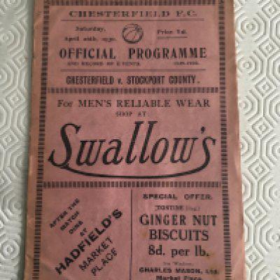 1929 - 1930 Chesterfield v Stockport County Football Programmes: Fair/good condition league match with no team changes. Light fold.