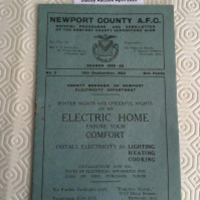 32/33 Newport County v Bristol City Football Programme: Excellent condition league programme with no team changes.