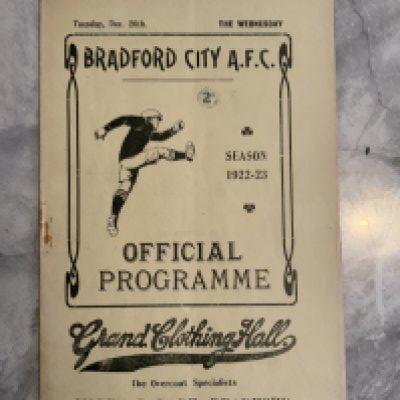 1922 - 1923 Bradford City v Sheffield Wednesday Football Programme: Very good condition with no team changes.