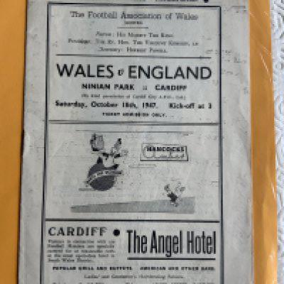 1947 Wales v England Signed Football Programme: Fully autographed by the England team to team page. All 11 have signed in biro. Team consisted of Swift, Hardwick, Scott, Wright, Franklin, Taylor, Finney, Mannion, Lawton, Mortensen and Matthews. Very good condition.