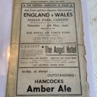 1942 Wales v England Football Programme: Edges tatty fold and tape. Pencilled team changes and four pager is complete. Played at Cardiff on 9 5 1942.