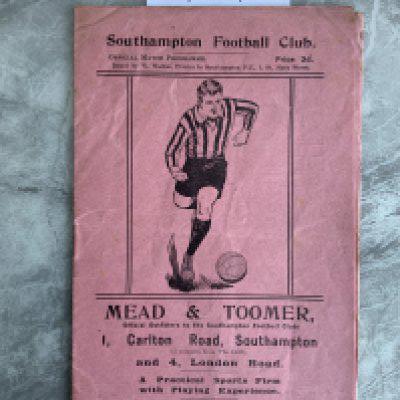 1927 - 1928 Southampton v Stoke City Football Programme: Very good condition with no team changes. Light fold.