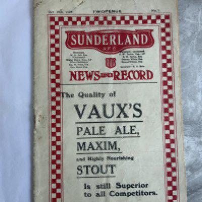 1924 - 1925 Sunderland v Newcastle United Football Programme: Good condition with no team changes.