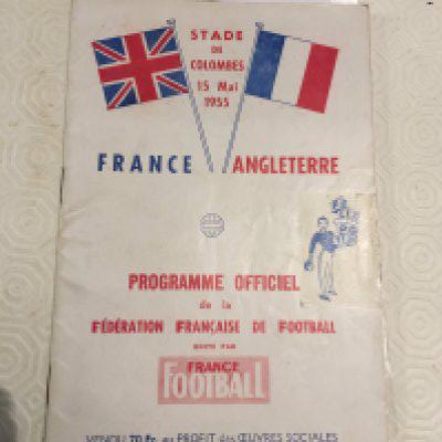 1955 France v England Football Programme: Good condition programme with no team changes. Please note all these programmes had a sticker where you had to break the seal to read.
