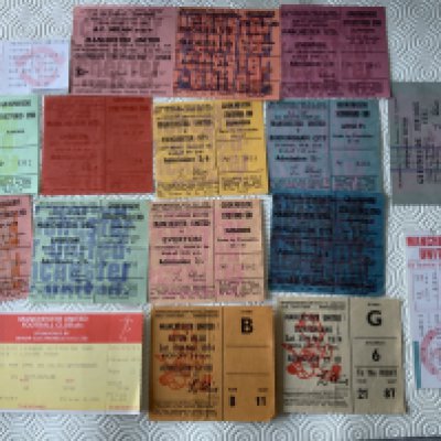 Manchester United Home Football Tickets + Reserve Programmes: 11 tickets from the 60s plus 2 from 74/75 and a few others. C/W a few 60s reserve programmes with tokens missing.