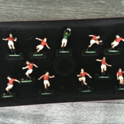 Busby Babes Manchester United Boxed Die Cast Football Figures: 11 heavy figures hand painted with name of player to base. Includes Foulkes Coleman Wood Edwards Byrne Whelan Berry Taylor Violett and Pegg which slot into box. Additionally a Bobby Charlton was commissioned.