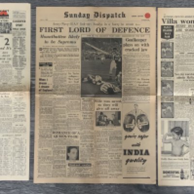 Manchester United v Aston Villa 1957 FA Cup Final Newspapers: Evening News with 8 pages and the Sunday Dispatch and Daily Express having 4 pages. Fair/good condition. (3)