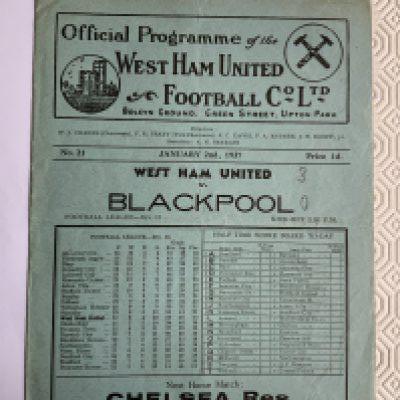 36/37 West Ham v Blackpool Football Programme: Very good condition league match with no team changes. Pencilled score to cover.