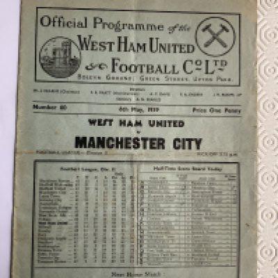 38/39 West Ham V Manchester City Football Programme: Good condition league match with no team changes. Folding.