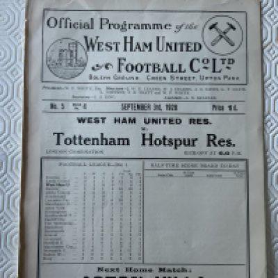 28/29 West Ham Reserves v Tottenham Football Programme: Four pager ex bound with no team changes for the London Combination match.