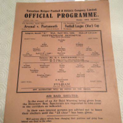 39/40 Tottenham v Fulham Football Programme: Near mint condition single sheet league match with no team changes. Dated 10 4 1940.