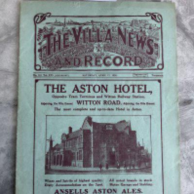 1925/1926 Aston Villa v Tottenham Football Programme: Excellent condition with no team changes. Unusually for this period not ex bound. Covers excellent.