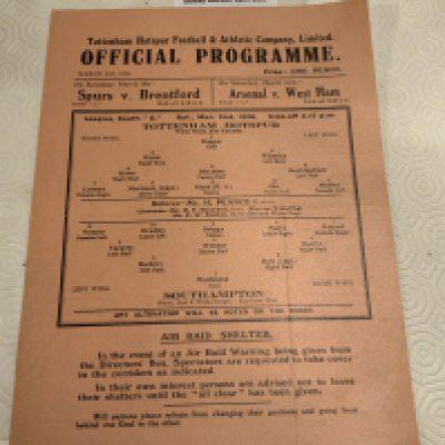 39/40 Tottenham v Southampton Football Programme: Excellent condition single sheet league match with no team changes. Dated 2 3 1940.