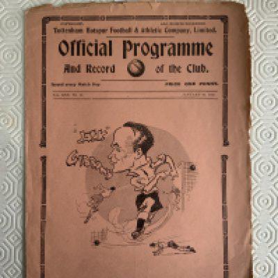 37/38 Tottenham Reserves v Northampton Town Football Programme: Fair condition four page London Combination match with no team changes. A bit tatty to edges.