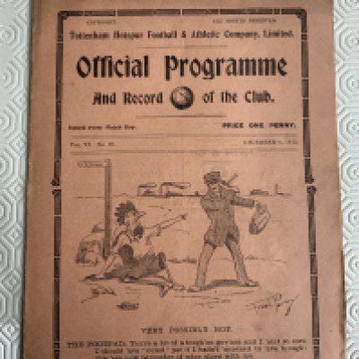 1913 - 1914 Tottenham v West Brom Football Programme: Very good condition with no team changes. League match 8 page fold out programme from pre 1st World War.