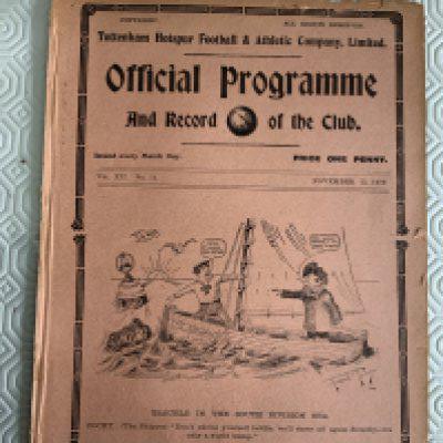 1919 - 1920 Tottenham v Bury Football Programme: Ex bound league match with no team changes. Slightly tatty to border.