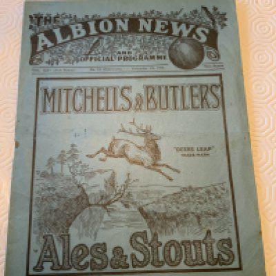 33/34 West Brom v Tottenham Football Programme: Good condition league match with no team changes. Staple removed leaving small hole.