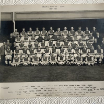 49/50 Arsenal Squad Football Press Photo: Original photo usually given to staff which pictures all teams and management. Excellent condition without press markings measuring 12 x 10 inches. Made by Jaques.