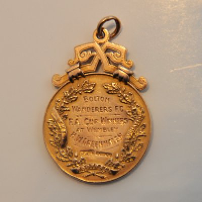 Bolton Wanderers 1926 FA Cup Winners Football Medal: Issued to Harry Greenhalgh after defeating Manchester City in the final at Wembley. Gold medal with ring suspension and has been engraved with his name. Excellent without box. Direct from family so photos not included.