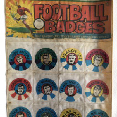BABS Shop Display Of Footballers Cards: 12 rare circular cards in shop display. Cards will be excellent but display over 50 years old so a little grubby. (12)