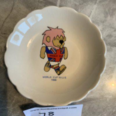 England 1966 World Cup Willie Soap Dish: Very good condition soap dish features a colourful WC Willie with rear stamped Football Association and Washington Pottery Stoke.