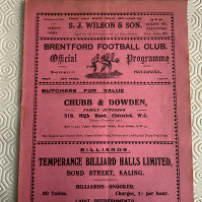 32/33 Brentford v Bristol City Football Programme: Excellent condition League match dated with no team changes.