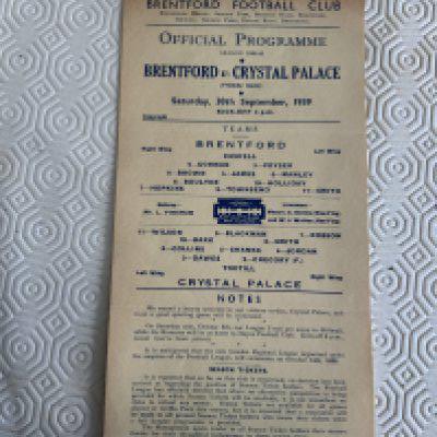 39/40 Brentford v Crystal Palace Football Programme: Excellent condition friendly match single sheet with no team changes. Dated 30 9 1939.