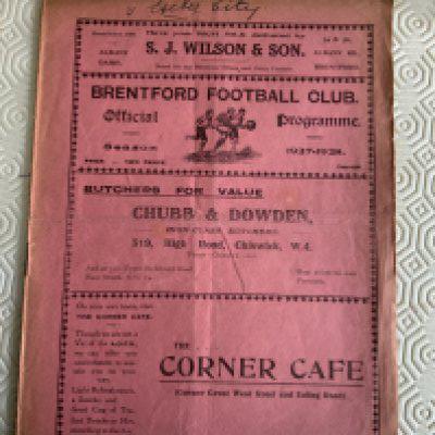 27/28 Brentford v Exeter City Football Programme: Good condition League match with no team changes. Exeter City written to cover. Score and scorers noted to team page.