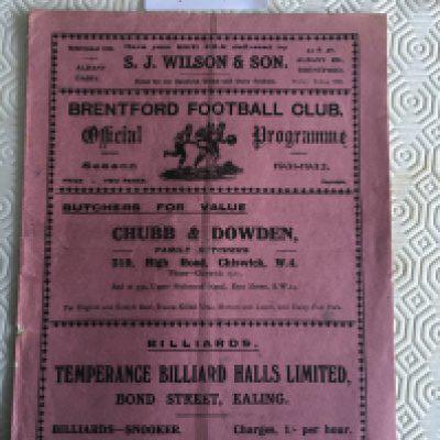 31/32 Brentford v QPR Football Programme: Fair condition league match with one team change. Tiny paper loss at lower border and fold.
