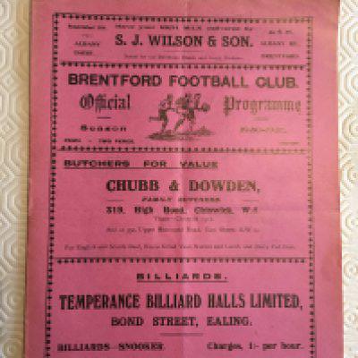 30/31 Brentford v Notts County Football Programme: Very good condition league match with no team changes.