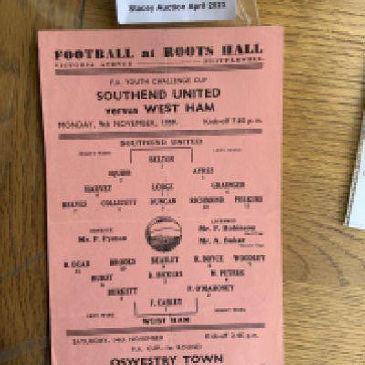 59/60 Southend United v West Ham Youth Cup Football Programme: Very good condition with no writing. Folding.