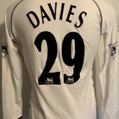 Tottenham 2002 - 2003 Match Worn Football Shirt: White long sleeve with Premiership badging to arms and number 29 Davies to rear. Worn v Fulham on 11 9 2002.