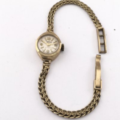 A 9ct gold vintage ladies watch. 9.21g Postage B