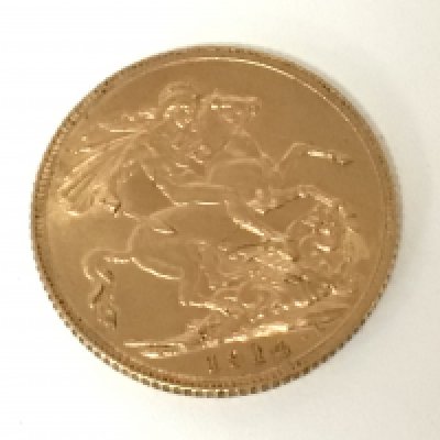A George V 1914 gold sovereign.