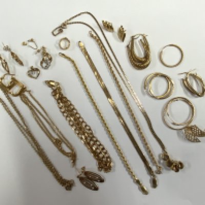 A mixed collection of gold chains, bracelets and earrings, total weight 59g (A)