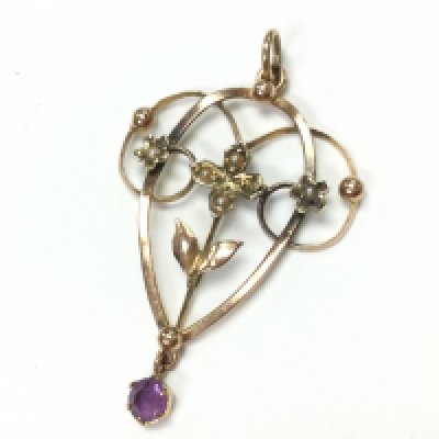 A 9ct Art Nouveau pendant , total weight 1.3g .postage category A