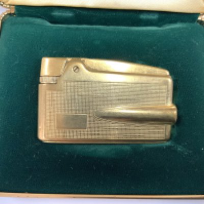 A vintage Ronson Varaflame Adonis 9ct gold sheathed lighter. (A)