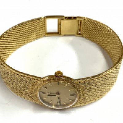 A Vinctage 18ct yellow gold ladies Omega wristwatch, total weight 57.4g (A)