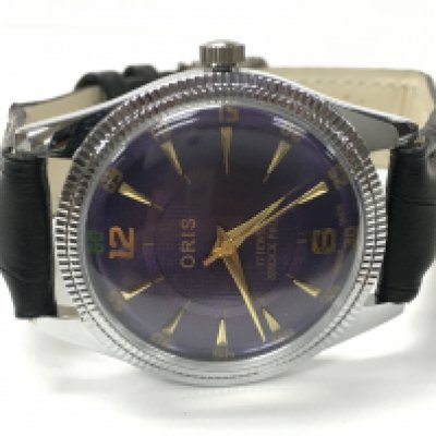 A vintage refurbished Oris sports watch, 36mm case. Seen working. Postage category A