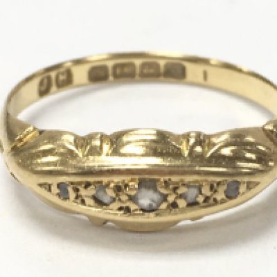 1920s 18ct gold diamond set ring, total weight 2.2g. Size M. Postage category A