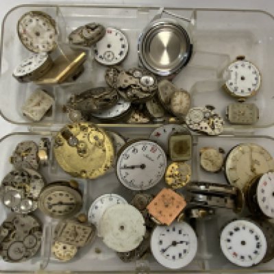 A collection of vintage watch movements. Varies conditions. (A)