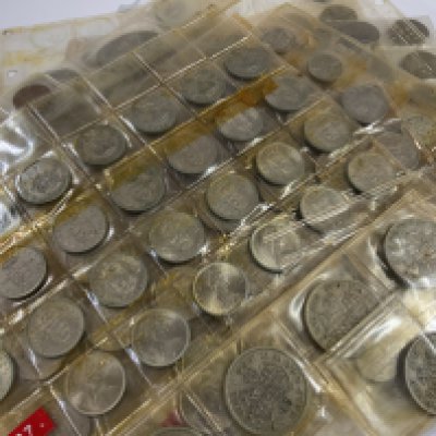 A collection of various British coinage (D)