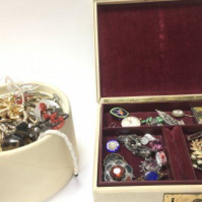 WITHDRAWN - A Collection of costume jewellery