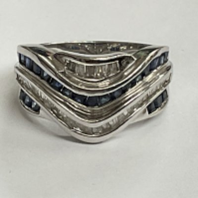 14ct White gold diamond and sapphire ring. 1.25ct. 8.14g. Approx ring size O. Postage category A.