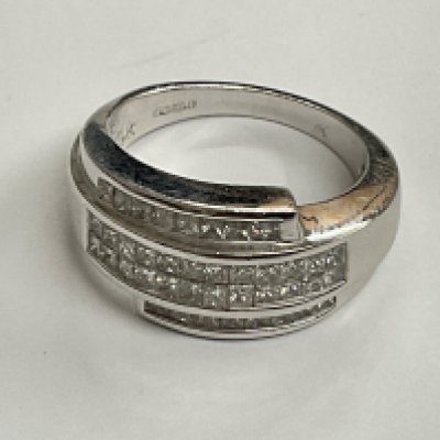 White gold diamond Princess cut diamond ring. Approx ring size U. 8.04g, 1.25ct. Postage category A.