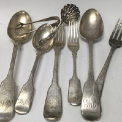 A Collection of silver cutlery 404 grams.