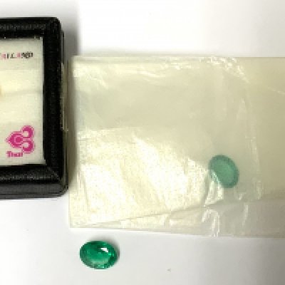 Loose stones. 1.41ct oval cut emerald, 1.36 oval cut emerald, 1.8ct citrine, cabochon green jadeite (A)