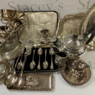 A collection of silver plated articles. (C)
